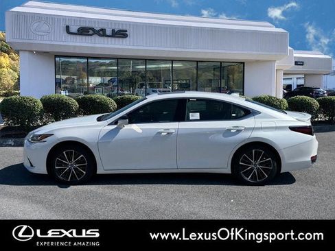 New 2025 Lexus ES 300h w/ Premium Package image 2