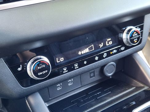 New 2025 Mitsubishi Outlander SE image 21