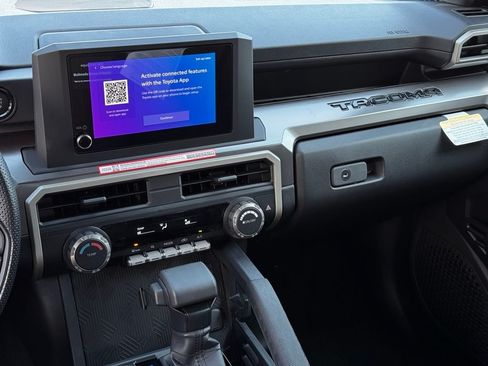 Used 2025 Toyota Tacoma SR5 AWD/4WD image 20