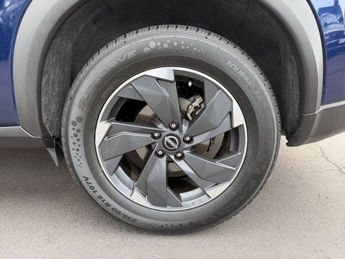 Used 2025 Nissan Rogue SV FWD image 32