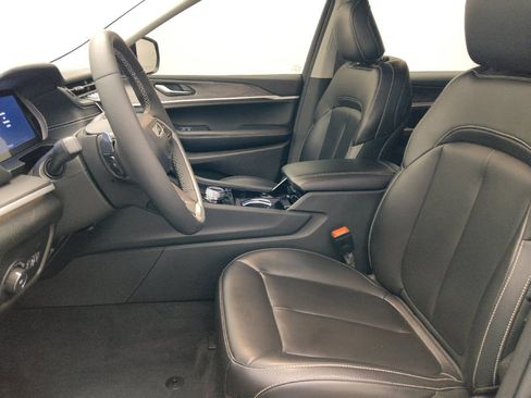 Used 2023 Jeep Grand Cherokee L Limited RWD image 17