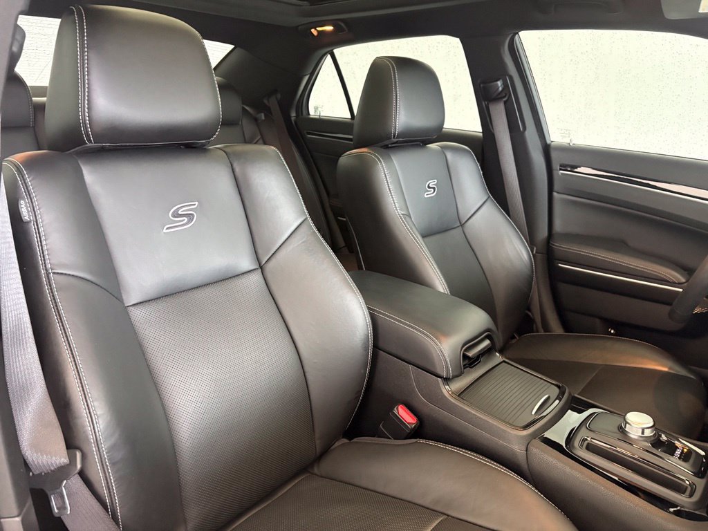 Used 2023 Chrysler 300 S w/ Comfort Group RWD image 41