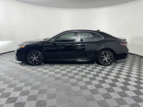 Used 2024 Toyota Camry SE image 4