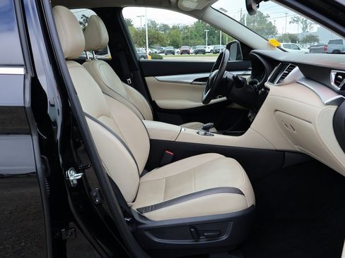 Used 2022 INFINITI QX50 Essential image 8