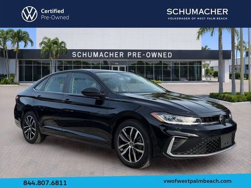 Used 2025 Volkswagen Jetta SE w/ Sunroof Package FWD image 1