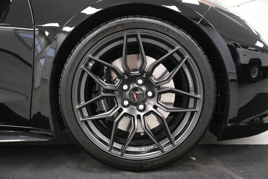 Used 2024 Chevrolet Corvette Z06 RWD image 9