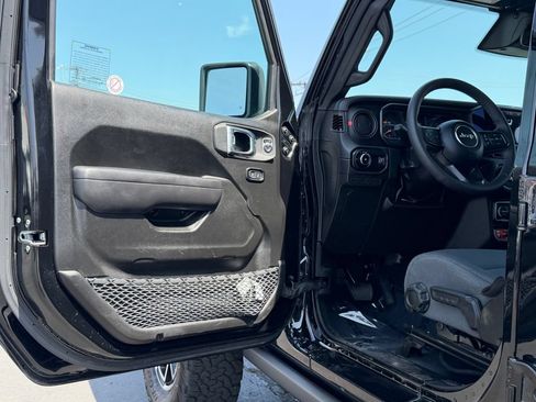 Used 2025 Jeep Wrangler Unlimited Rubicon AWD/4WD image 10
