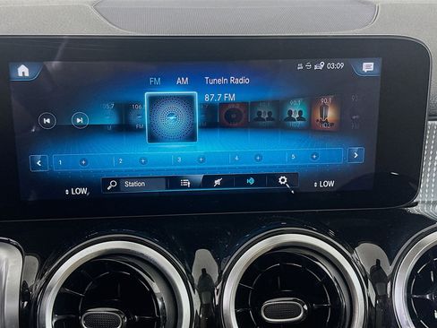 Used 2022 Mercedes-Benz GLB 250 image 21