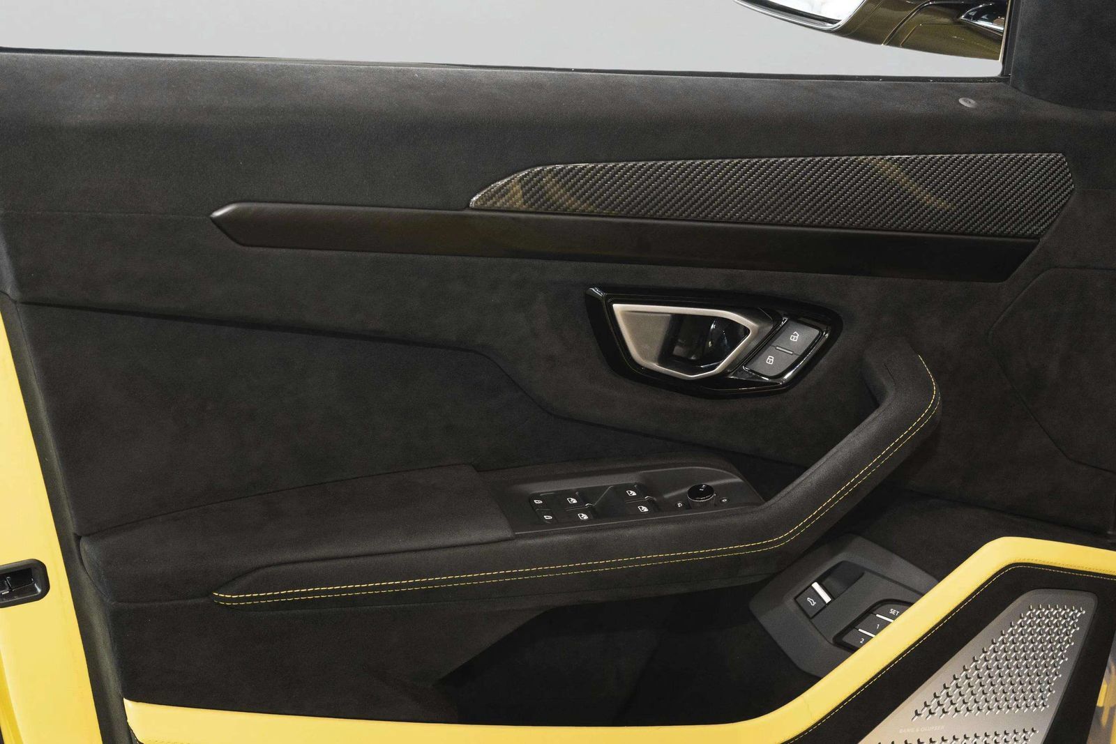 Used 2024 Lamborghini Urus Performante AWD/4WD image 26