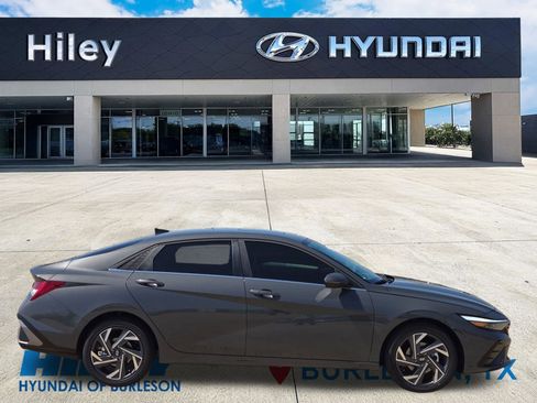 New 2026 Hyundai Elantra Limited FWD image 3