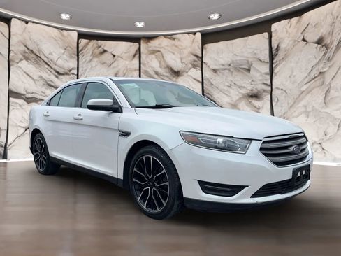 Used 2018 Ford Taurus SEL w/ Equipment Group 201A AWD/4WD image 11