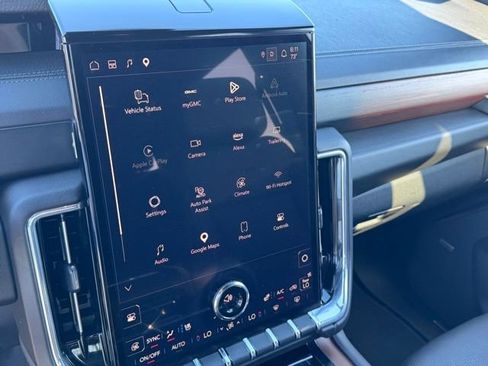 Used 2025 GMC Yukon Denali AWD/4WD image 31