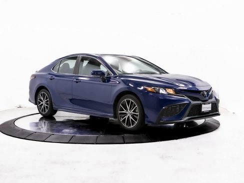 Used 2023 Toyota Camry SE image 9