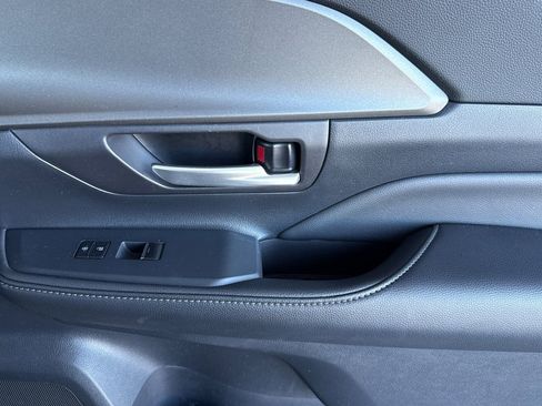 Certified 2025 Toyota Grand Highlander LE image 21