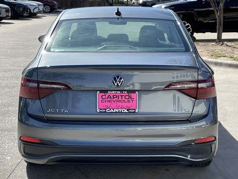 Used 2024 Volkswagen Jetta SE image 5