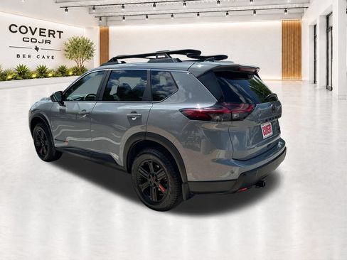 Used 2025 Nissan Rogue SV AWD/4WD image 9