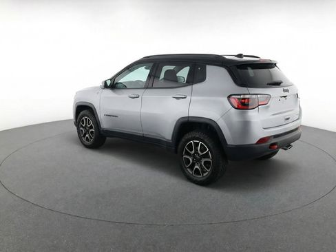 Used 2025 Jeep Compass Trailhawk AWD/4WD image 6