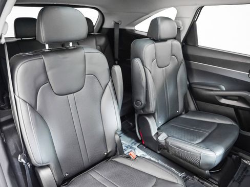 Used 2023 Kia Sorento EX w/ Panoramic Sunroof Package image 10