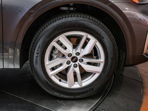 Used 2024 Audi Q5 2.0T Premium w/ Convenience Package image 8