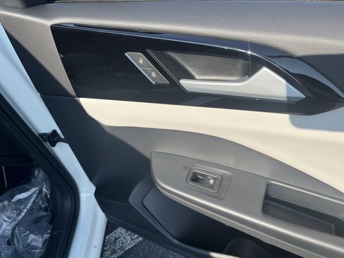 New 2025 Volkswagen Taos S image 18