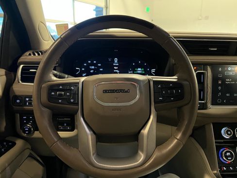 Used 2024 GMC Yukon Denali w/ Denali Reserve Package image 11