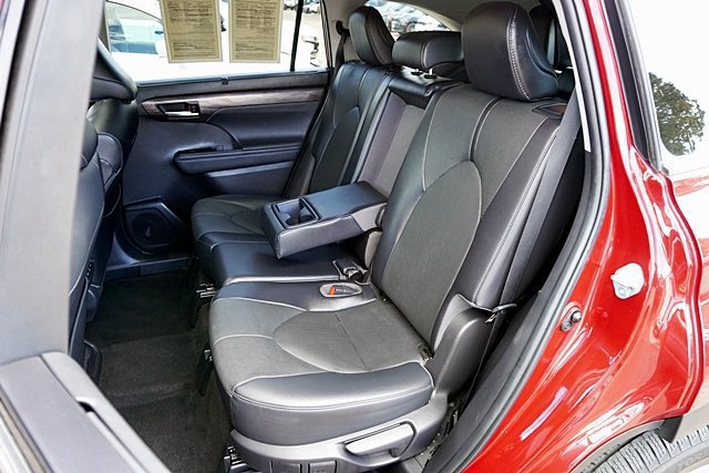 Used 2023 Toyota Highlander Limited FWD image 26