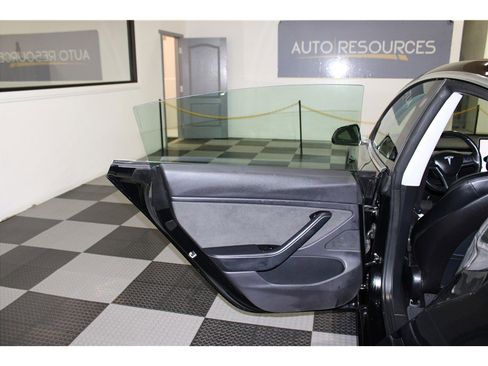 Used 2018 Tesla Model 3 Long Range image 13