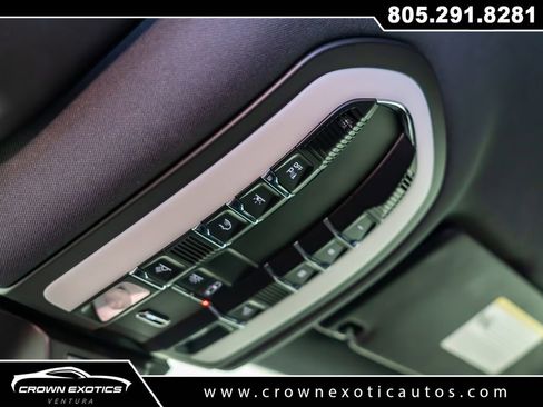 Used 2023 Porsche Macan Turbo image 34