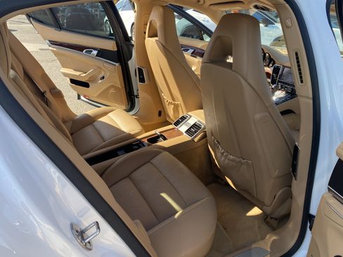 Used 2014 Porsche Panamera image 15