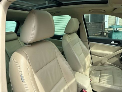 Used 2013 Volkswagen Tiguan SEL image 17