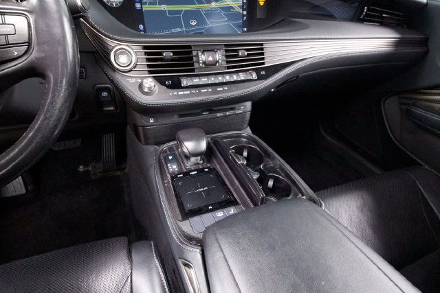 Used 2019 Lexus LS 500 w/ Accessory Package (Z2) RWD image 10
