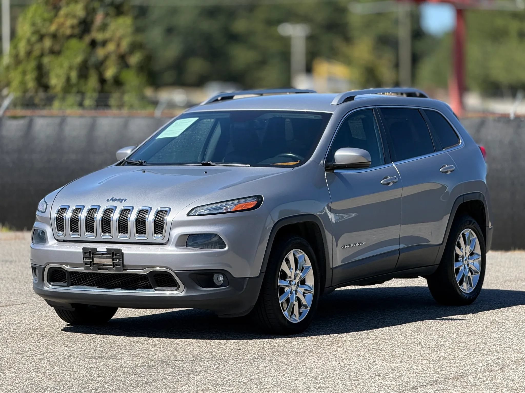 Used 2015 Jeep Cherokee Limited AWD/4WD image 6