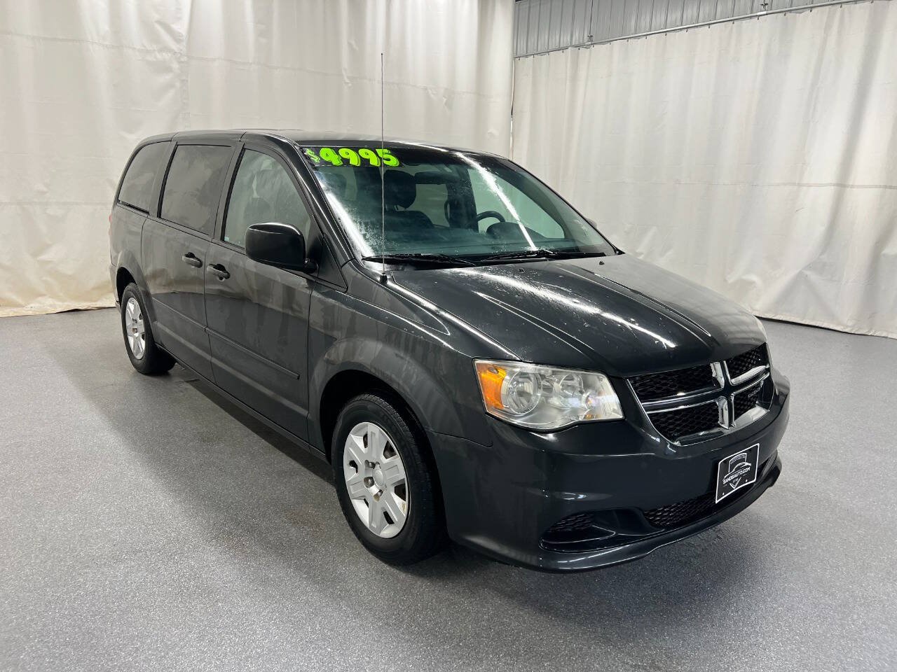 Used 2011 Dodge Grand Caravan Express FWD image 3