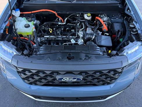 Used 2025 Ford Maverick Lariat w/ 4K Tow Package image 38