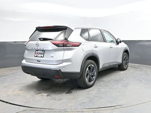 Used 2025 Nissan Rogue SV AWD/4WD image 9