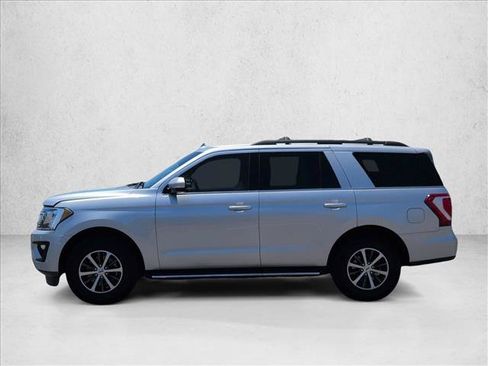 Used 2018 Ford Expedition XLT w/ Equipment Group 202A AWD/4WD image 9