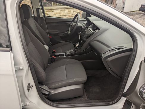 Used 2017 Ford Focus SE w/ Interior Protection Package FWD image 14