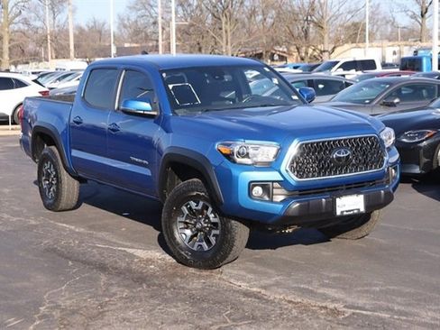 Used 2018 Toyota Tacoma TRD Off-Road image 3