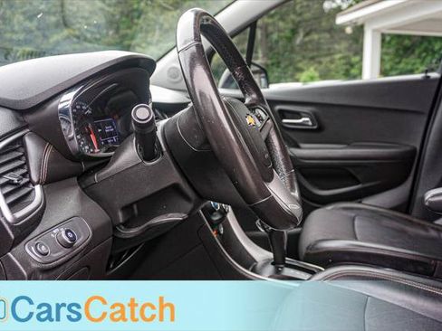 Used 2020 Chevrolet Trax LT w/ LT Convenience Package FWD image 19
