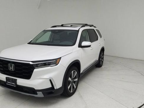 Used 2025 Honda Pilot Elite image 1