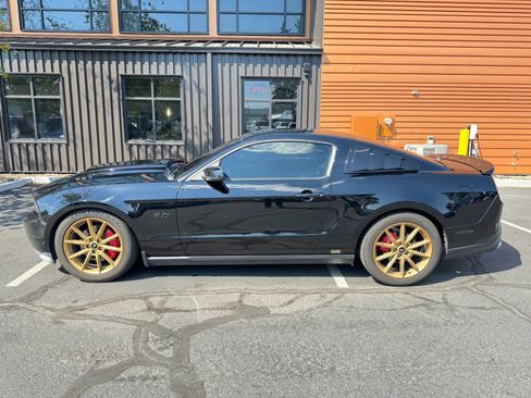 Used 2012 Ford Mustang GT Premium w/ HID Headlamps & Security Pkg RWD image 2