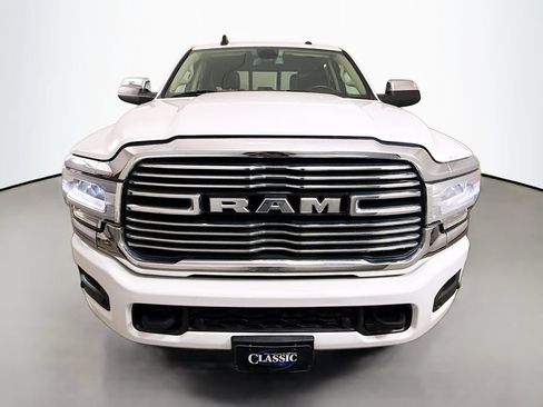 Used 2022 RAM 2500 Laramie AWD/4WD image 2