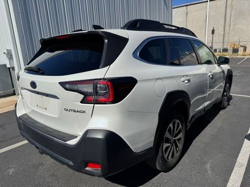Used 2024 Subaru Outback Premium AWD/4WD image 3