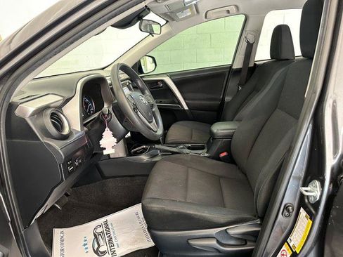 Used 2017 Toyota RAV4 LE FWD image 8