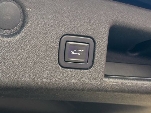 Used 2021 Chevrolet Equinox LT image 17