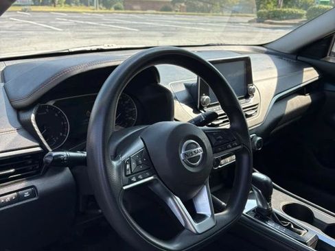 Used 2020 Nissan Altima 2.5 SR FWD image 10