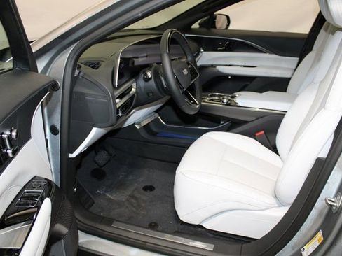 New 2026 Cadillac Lyriq Luxury AWD/4WD image 4