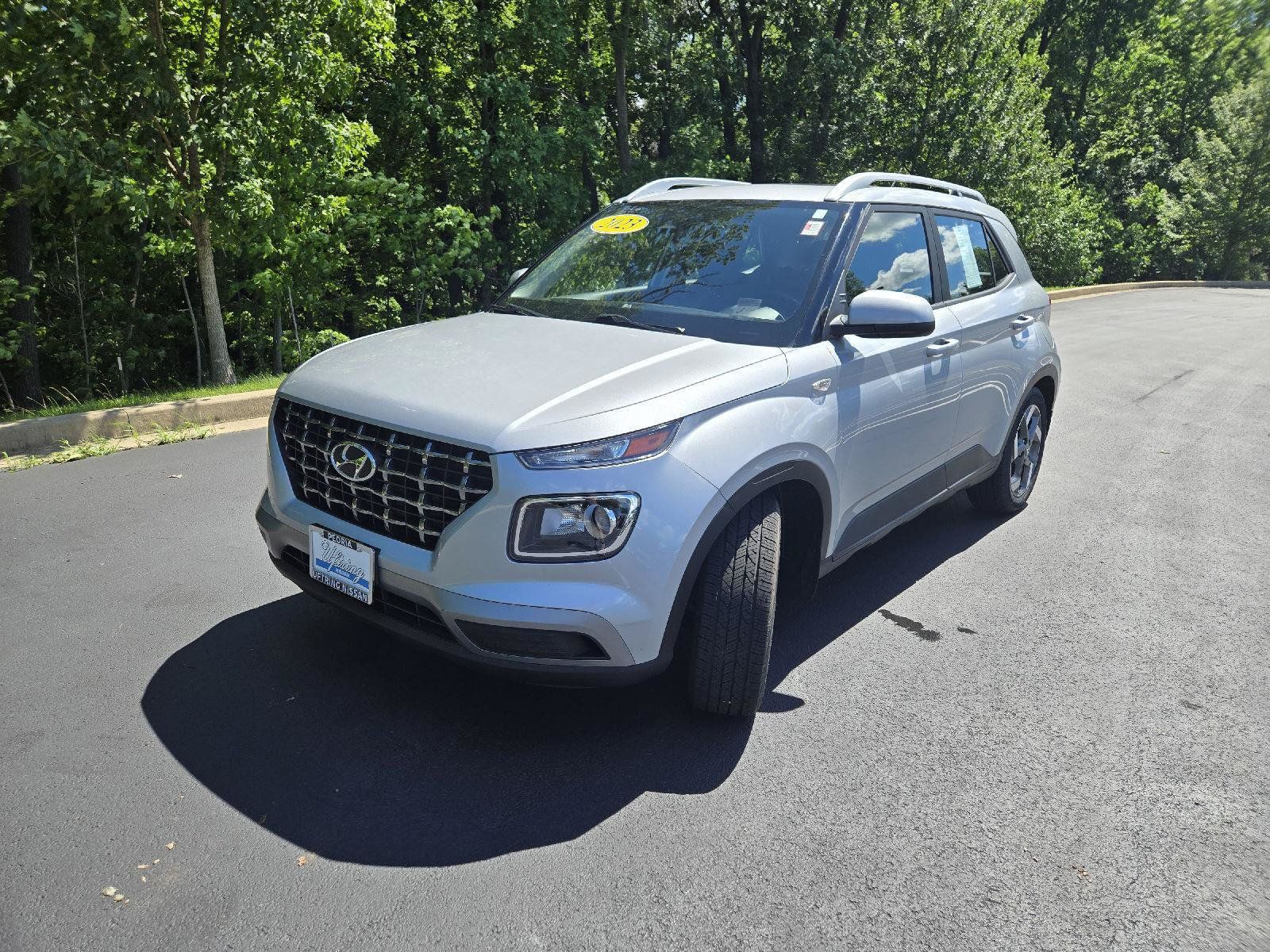 Used 2023 Hyundai Venue SEL FWD image 4