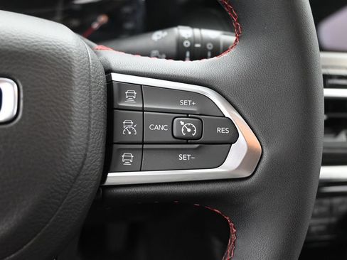 Used 2025 Jeep Compass Trailhawk w/ Sun & Sound Group AWD/4WD image 30