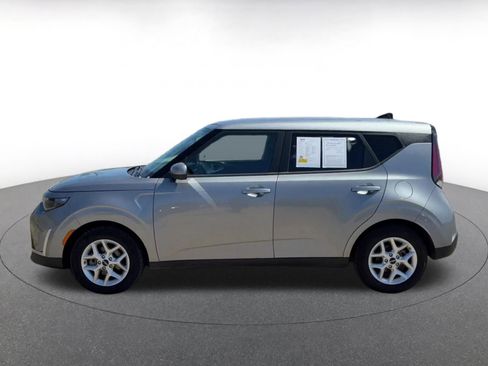 Used 2025 Kia Soul LX w/ LX Technology Package FWD image 7